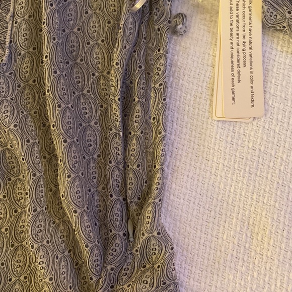 Gorgeous semi sheer top with lace detail - Picture 8 of 10